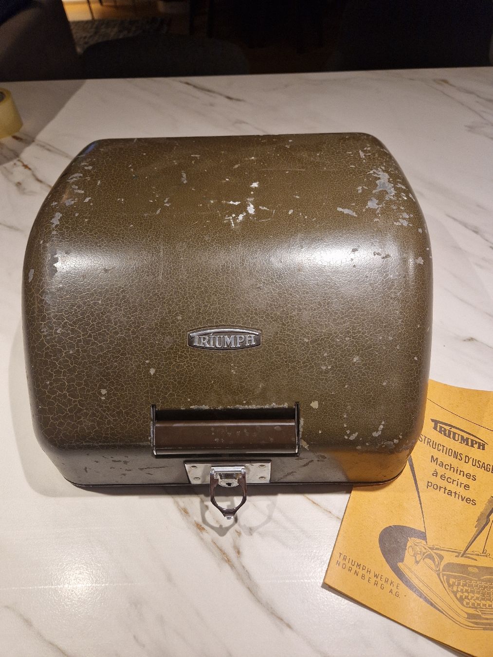 Triumph Macchine da scrivere: Machine à écrire Triumph – Usato da Sion venduto da Melissa.ischer 1
