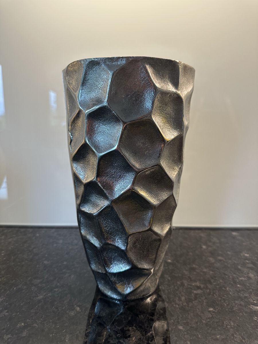 Vasen & Gefässe: Blumenvase aus Metall – Gebraucht aus Zürich von von_7vbl