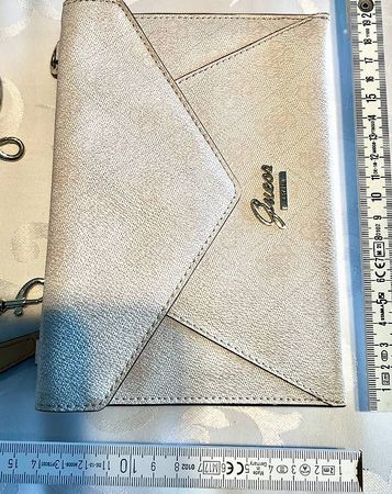 Umhängetasche von Guess aus Kunstleder