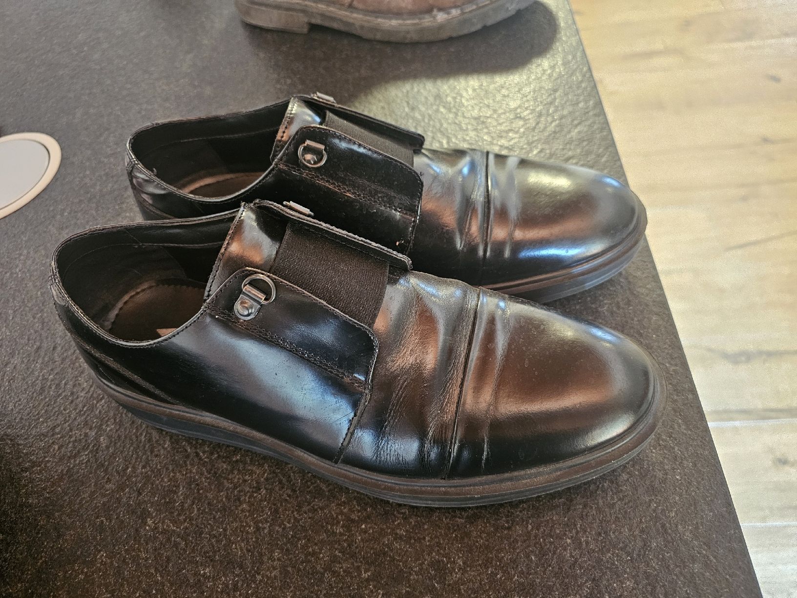 Scarpe da uomo: Zwei Paar Herrenschuhe, Größe 43 – Usato da Mörel venduto da camasaro 3