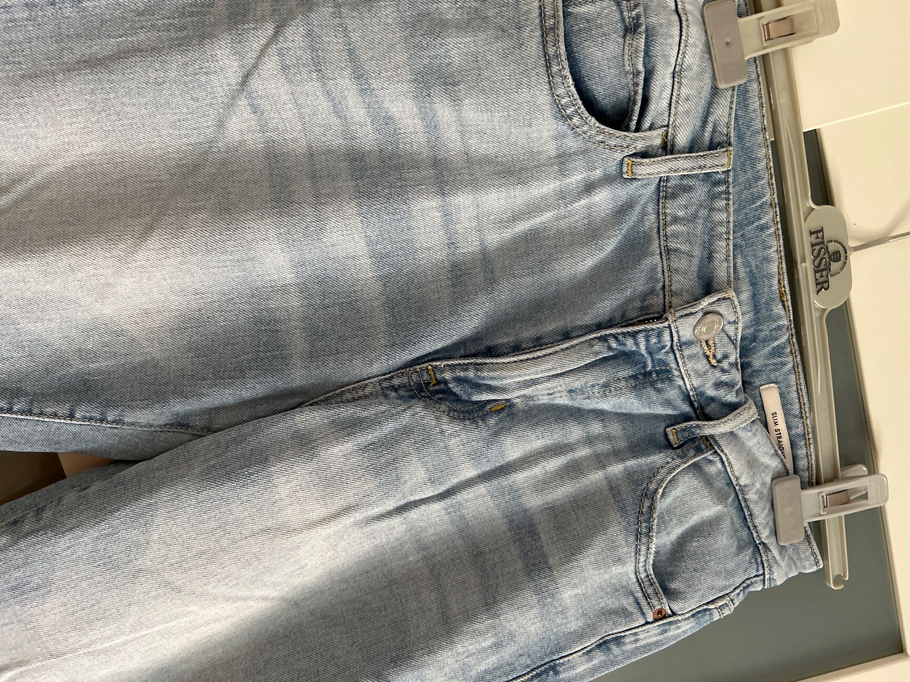 Guess Jeans: Guess Jeans – Gebraucht aus Oberdorf BL von Luka02 1