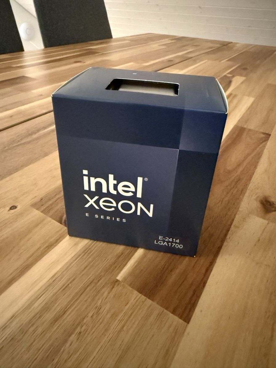 Intel Serveurs: Intel Xeon E-2414 CPU LGA1700 – Neuf avec emballage d'origine à Adlikon b. Regensdorf par patzkaal