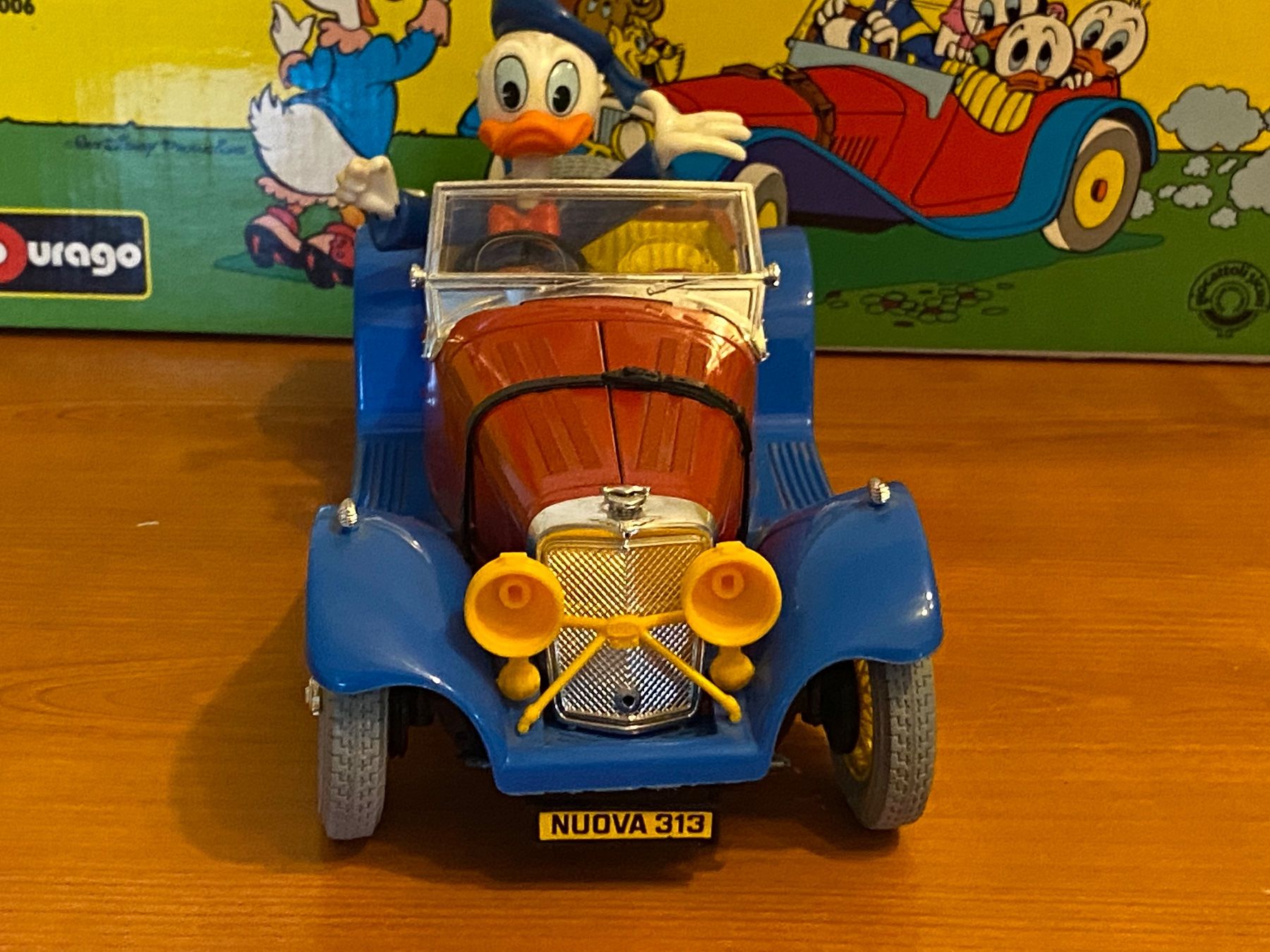 Bburago Modellini d'auto: Burago  Jaguar Paperino Donald Duck  1/18 – Usato da Bonfol venduto da zagato43e 4