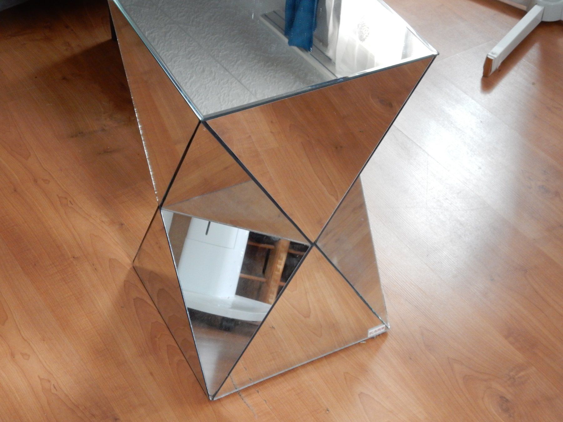 Tische: Beistelltisch Luxury Triangle 32x52cm – Gebraucht aus Balsthal von Subaru11 5