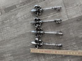 4x Deko-Schlüssel aus Kunststoff – Antik Silber – ca. 12 cm