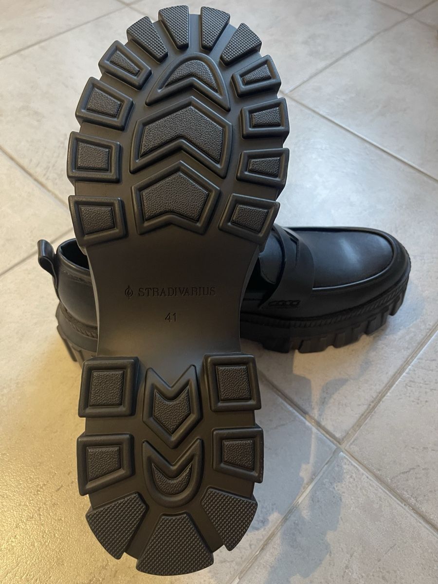 Stradivarius Scarpe da donna: Stradivarius Schwarze Loafers - Size 41. – Nuovo e nell'imballaggio originale da Luzern venduto da ygl_8hn7 1