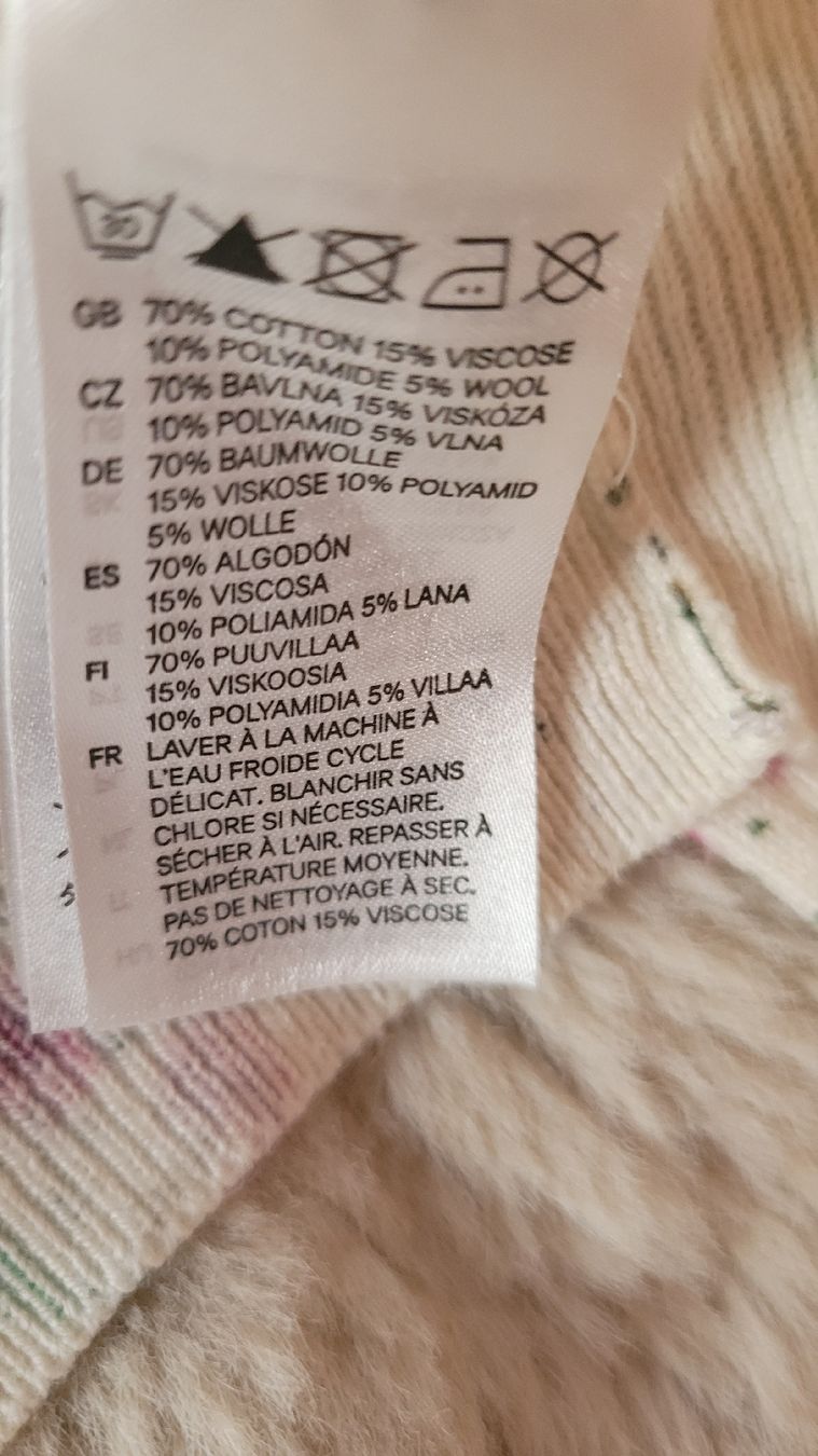H&M Giacche: Damen liebling Strickjacke Kirschenmuster Grösse M – Usato da Horgenberg venduto da Klatschmohnmaria 4