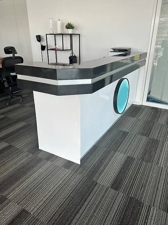 Allestimento di negozi e stand fieristici: Comptoir d'accueil – Usato da Cointrin venduto da adr_59z8