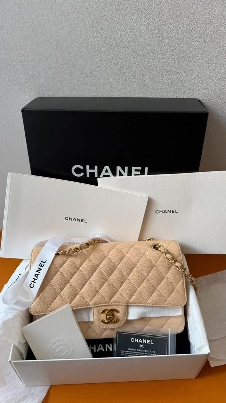 Chanel Borse da donna: Classic Timeless Double Flap Medium Beige Caviar Leather  – Usato da Münchenstein venduto da watchpatrol