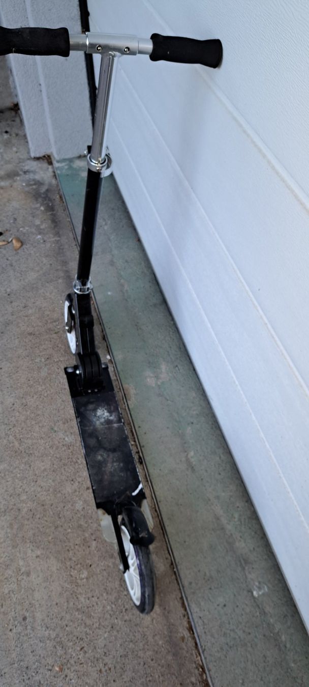Hudora Kickboard: Kickroller Hudora schwarz gute Zustand – Usato da Gächlingen venduto da lika06 2