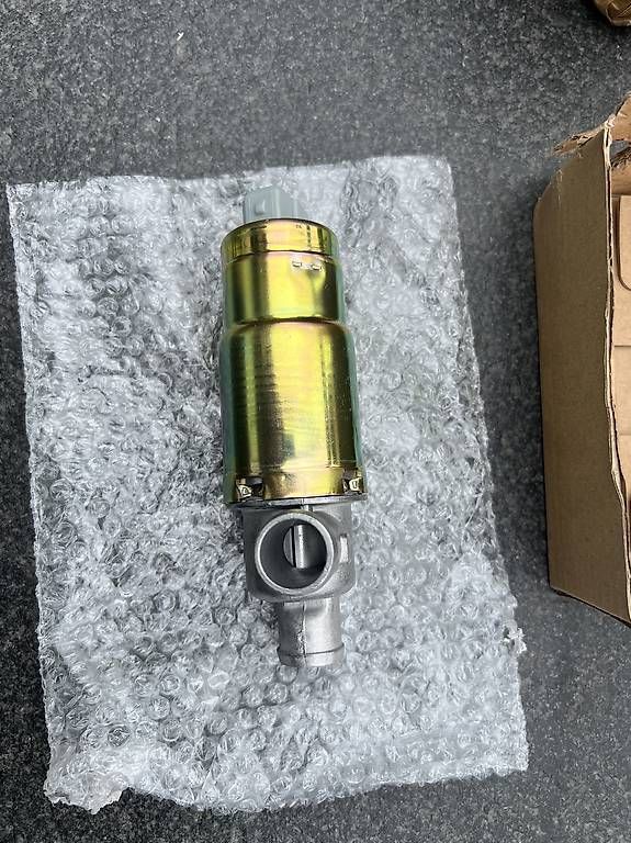 Tutti pezzi di ricambio auto: Leerlaufregelventil Vw Golf 2 16V Neu – Usato da Oberhof venduto da Janis33 2
