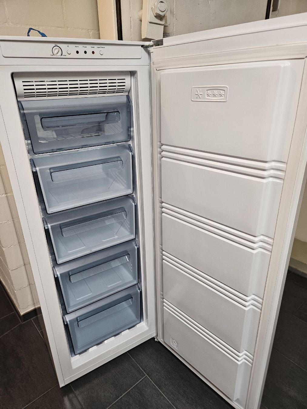 Réfrigérateurs: Gefrierschrank Kibernetik A++ 145L – D'occasion à Saland par Rose0109 1
