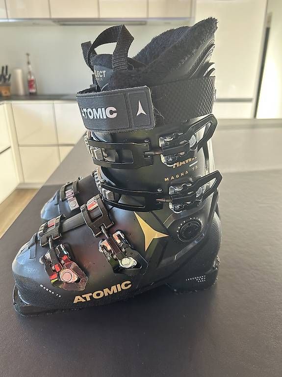 Scarpe da uomo: Chaussures de ski Atomic Magma 75 W 24/24.5 – Usato da Fully venduto da Bznstyle