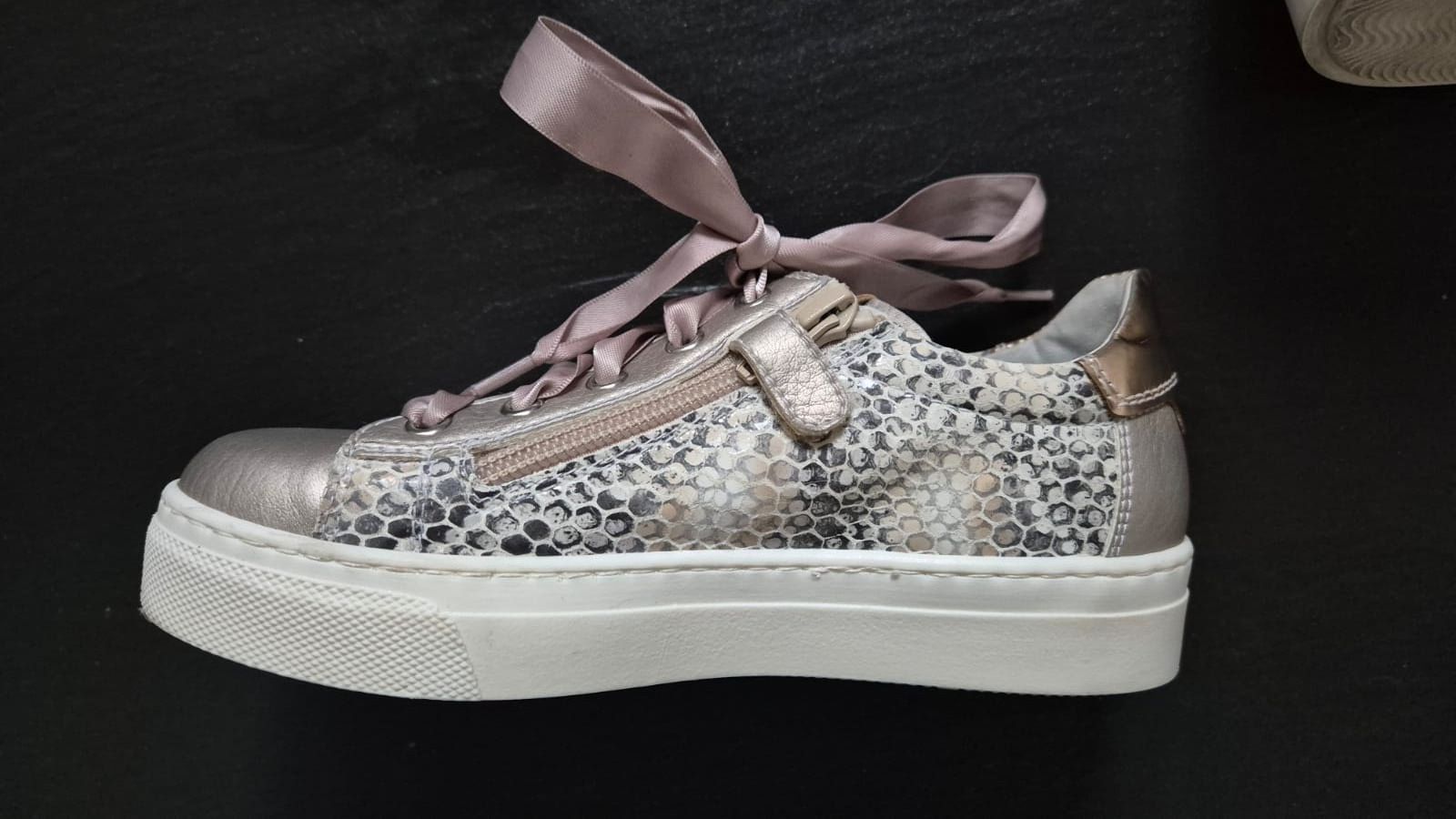 Scarpe per ragazzi: NeroGiardini Mädchen-Sneakers, Leder, Grösse 31 – Usato da Dornach venduto da kolibri313