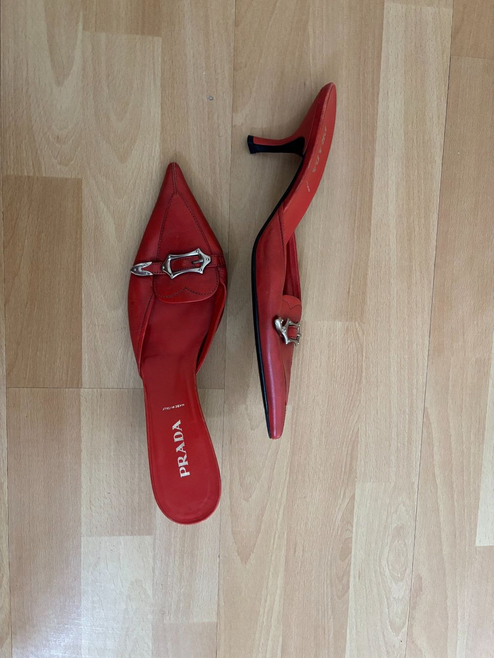 Prada Chaussures femmes: Early 2000's Prada kitten heels rot – D'occasion à Zürich par flocw12 1