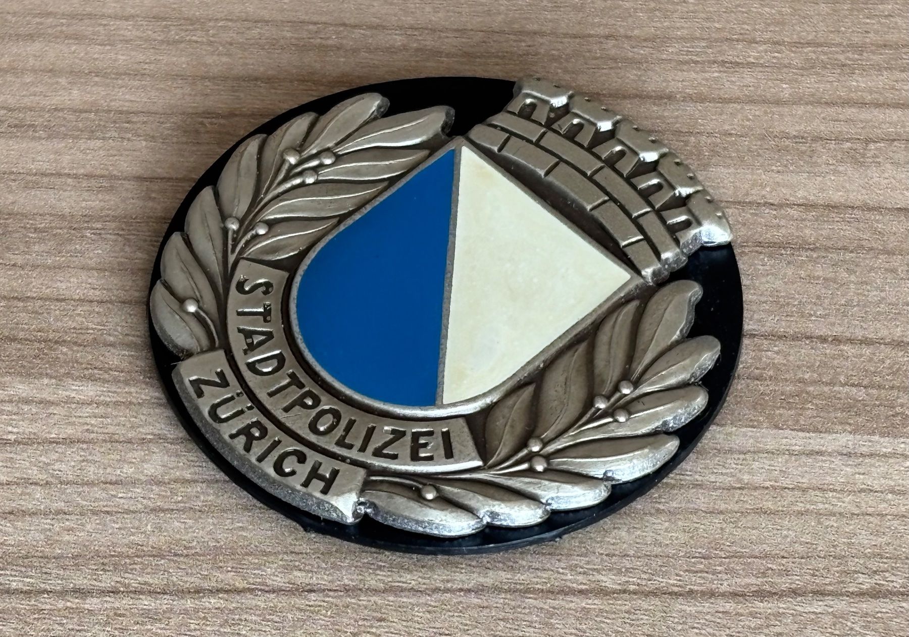 Placchette & Badge: Metall Abzeichen Stapo ZH - Plakette – Usato da Jona venduto da Sid100 2