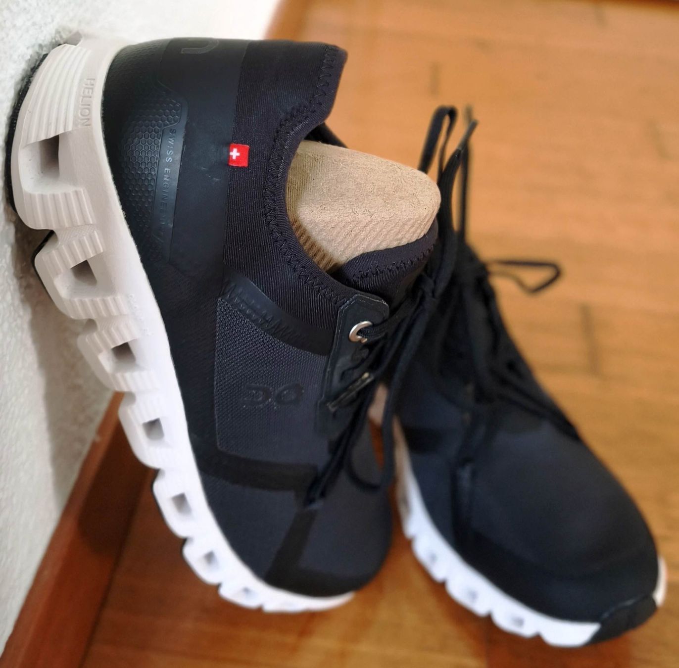 On Scarpe da donna: ON CLOUD X 3 AD Damen Schwarz/ Weiss – Usato da Zürich venduto da peep84 3