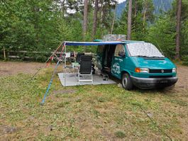 VW T4 Camper Van mit Velo Träger und Dachbox