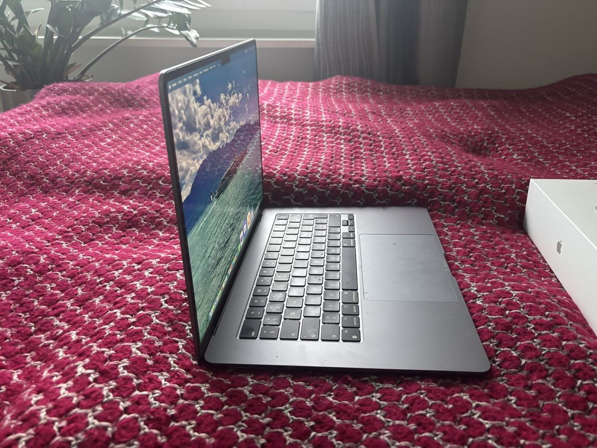 Apple Notebooks: Mac book air 15 pouces 2023 – Neu (gemäss Beschreibung) aus Villars-sur-Glâne von len_blr2 2