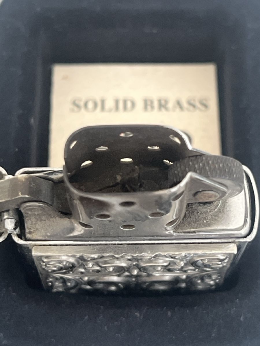 Zippo Accendini: Feine Zippo Feuerzeug Windproof Solid Brass ornate Design – Usato da Bassersdorf venduto da VERO-EN 1