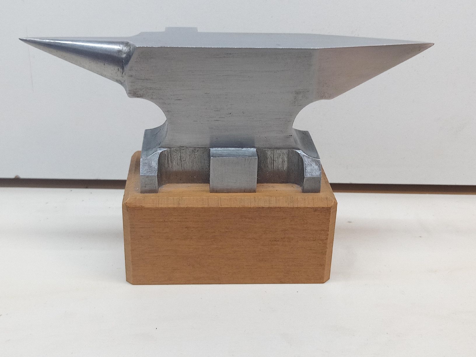 Attrezzi da lavoro: Amboss-Miniatur mit Gravur-Datum 20.12.1984 – Usato da basel venduto da markusb07 2