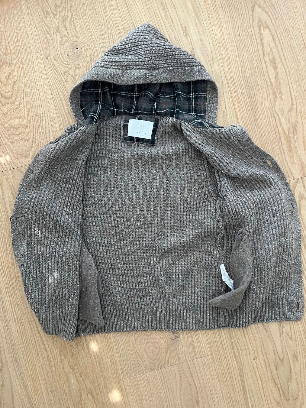 Zara Giacche & Cappotti: Schöne Strickjacke von ZARA Gr. 120 – Usato da Ennetbaden venduto da Katiusia 4