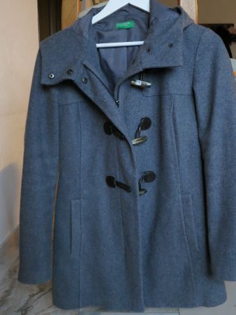 Benetton Woll-Mantel mit Paddington-Knöpfen u Kapuze in grau