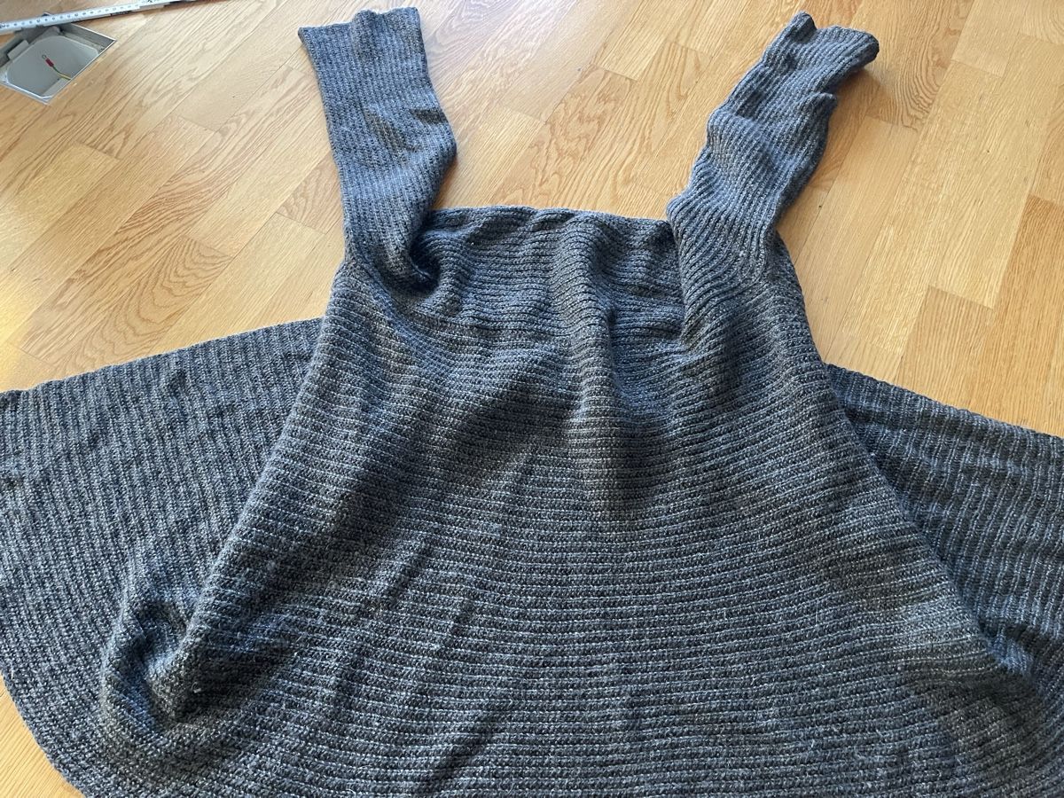 Altro in Moda donna: Pullover Kuscheliger Strickpullover-Cape Gr. S, Anthrazit, – Usato da Rüschlikon venduto da Lajniii 7