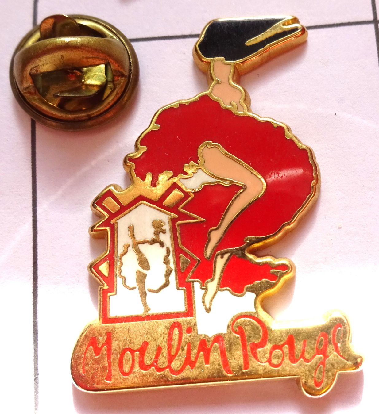 Placchette & Badge: Pin MOULIN ROUGE – Usato da Utzenstorf venduto da BUtter81