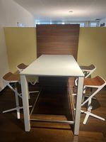 Hochtisch mit 4 Stühlen
