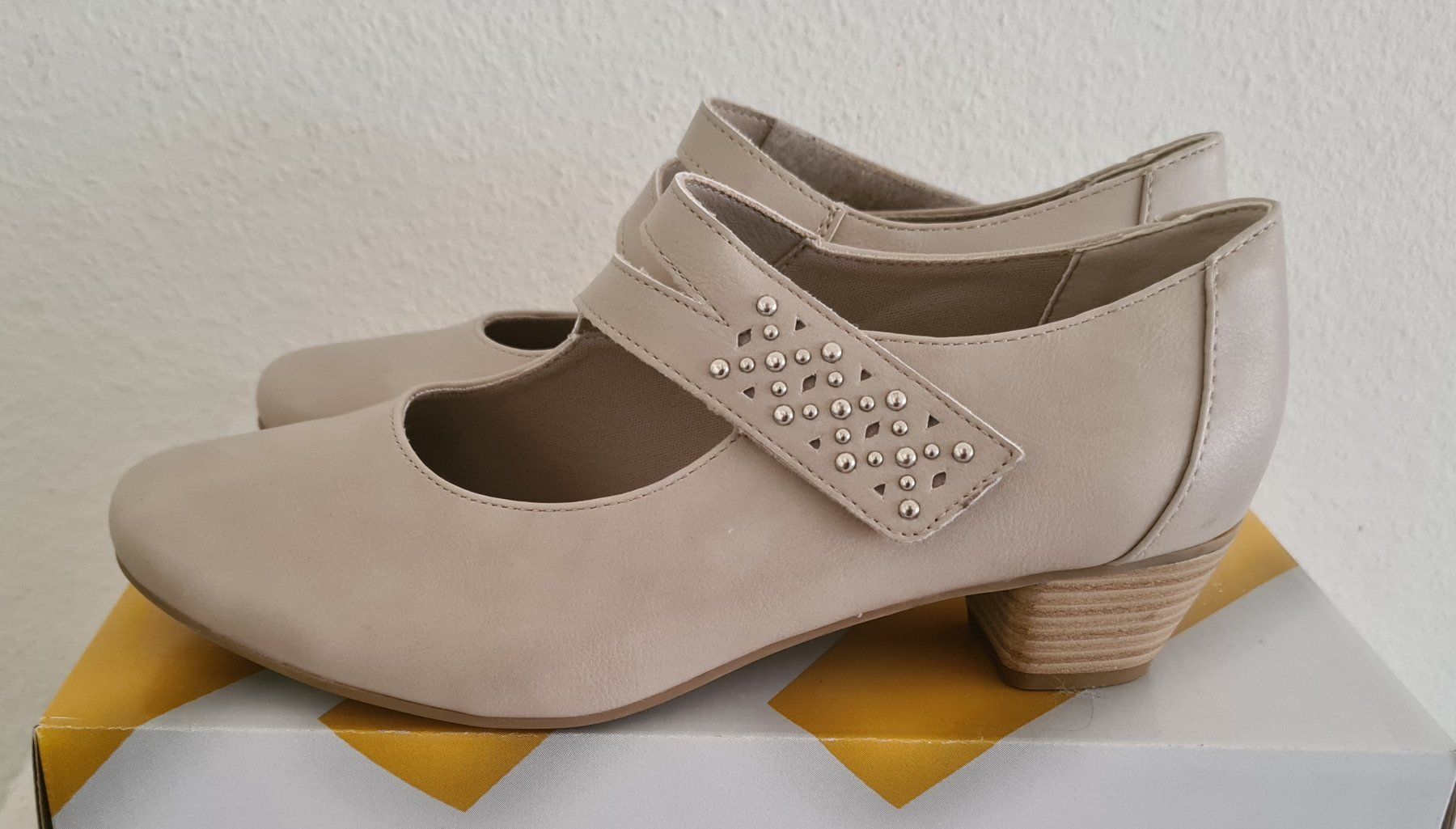 Damenschuhe: Pumps beige Grösse 38, neu – Neu und originalverpackt aus Winterthur von bibummi