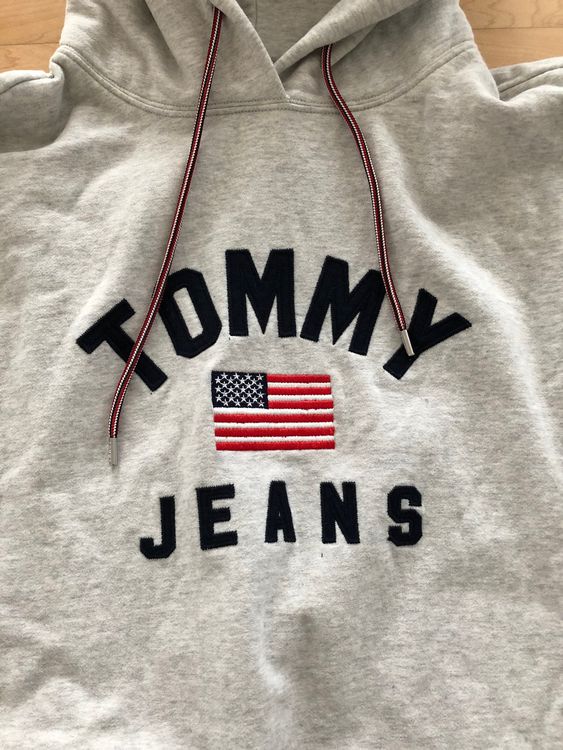 Pullover & Sweatshirts: Tommy Jeans Hoodie Grau, Grösse M, Damen – Gebraucht aus Menznau von sasna 1