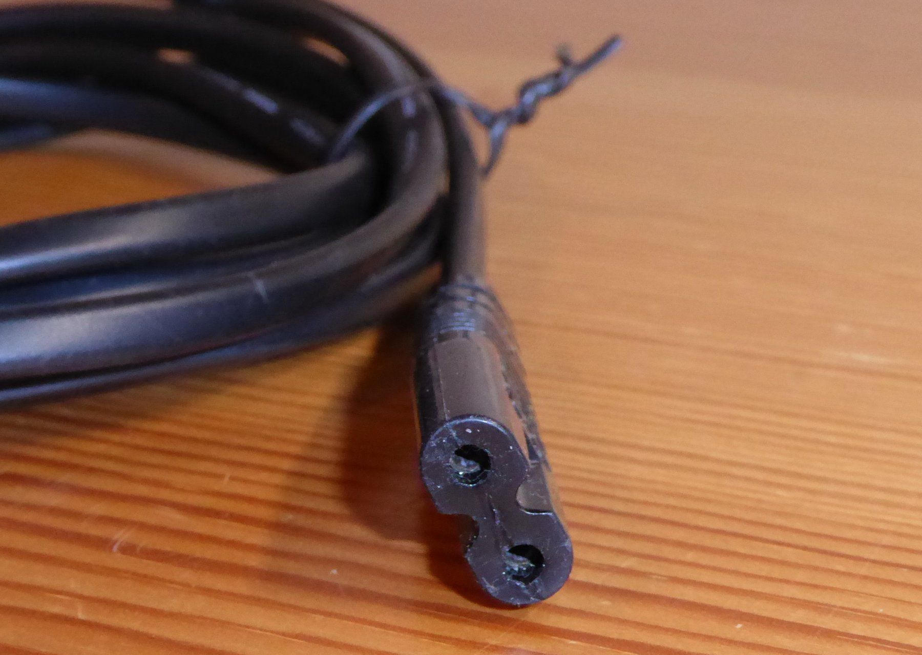 Kabel: Netzkabel Schweiz mit 2-Pin-Stecker Doppelnut 180 cm lang – Gebraucht aus Spreitenbach von Turbo_1105 1
