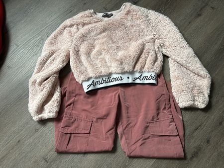 Teddy-Pullover & Cargohose Gr. S, Outfit Set