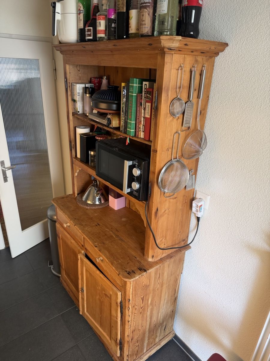 Scaffali: Antique Wooden Kitchen Cabinet – Usato da Ittigen venduto da KaufKiste. 7