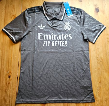 Real Madrid Trikot adidas NEU Grösse M Fussball Spanien