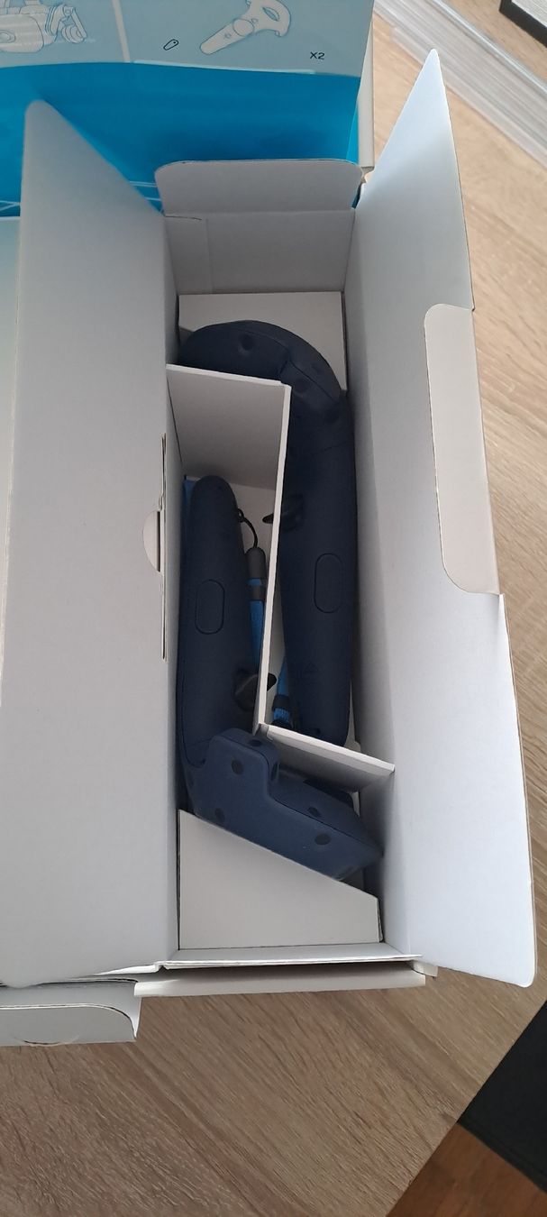 HTC VR Brille: HTC Vive Pro Set inkl. Base Stations 2.0 + Controller 2.0 – Neu (gemäss Beschreibung) aus Rümlang von Frost84x 3