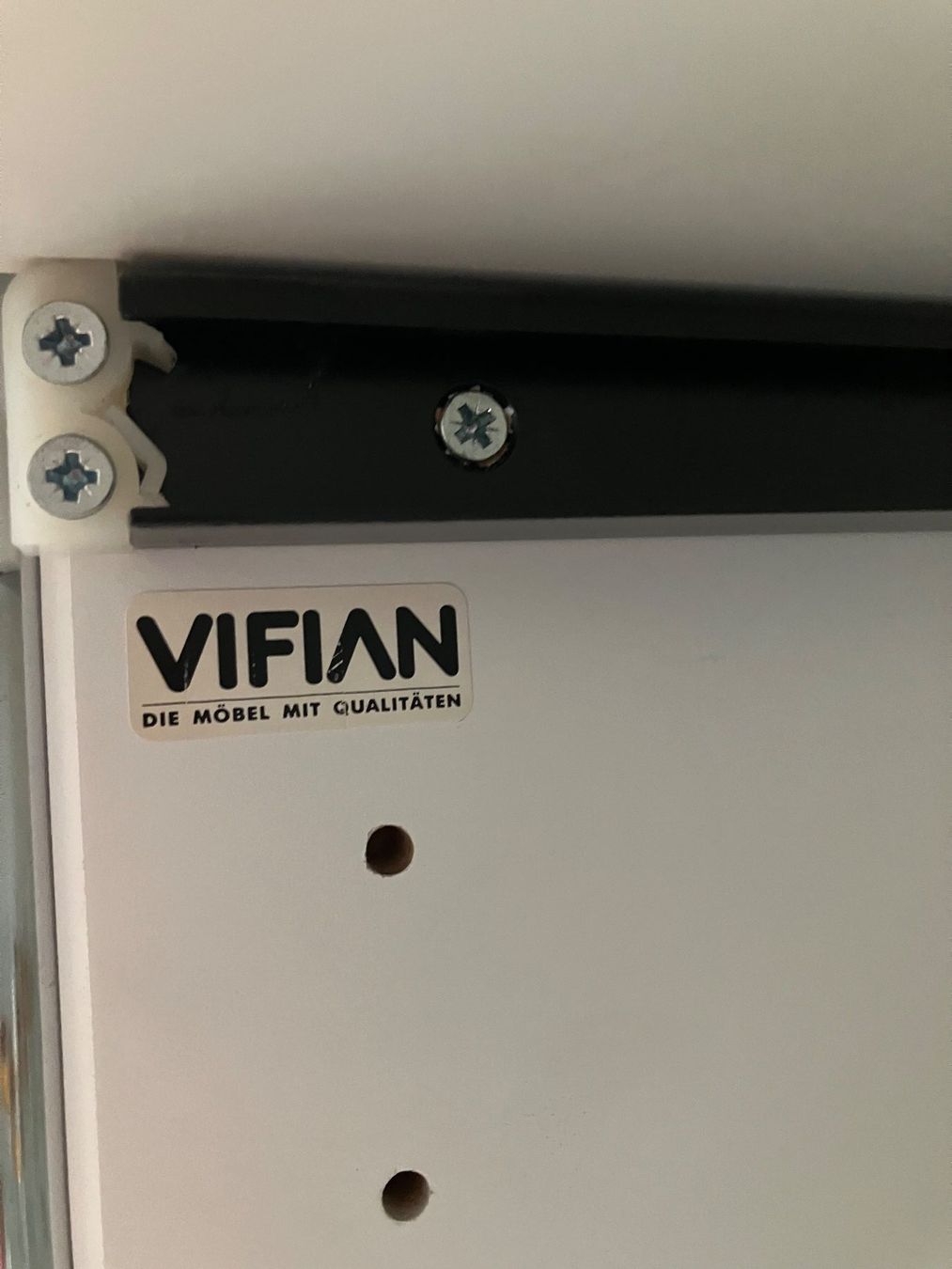 Cassettiere: Weisses Vifian Büro- Möbel. 2 Fächer, eine Schublade – Usato da Baar venduto da Zugi2 5