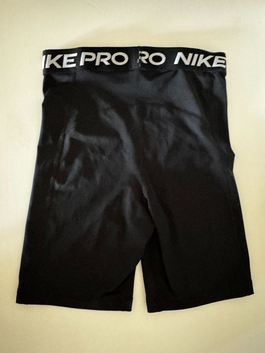 Nike Pantaloni: Nike Shorts in Grösse S – Usato da Wettingen venduto da ObradovicJelena 1
