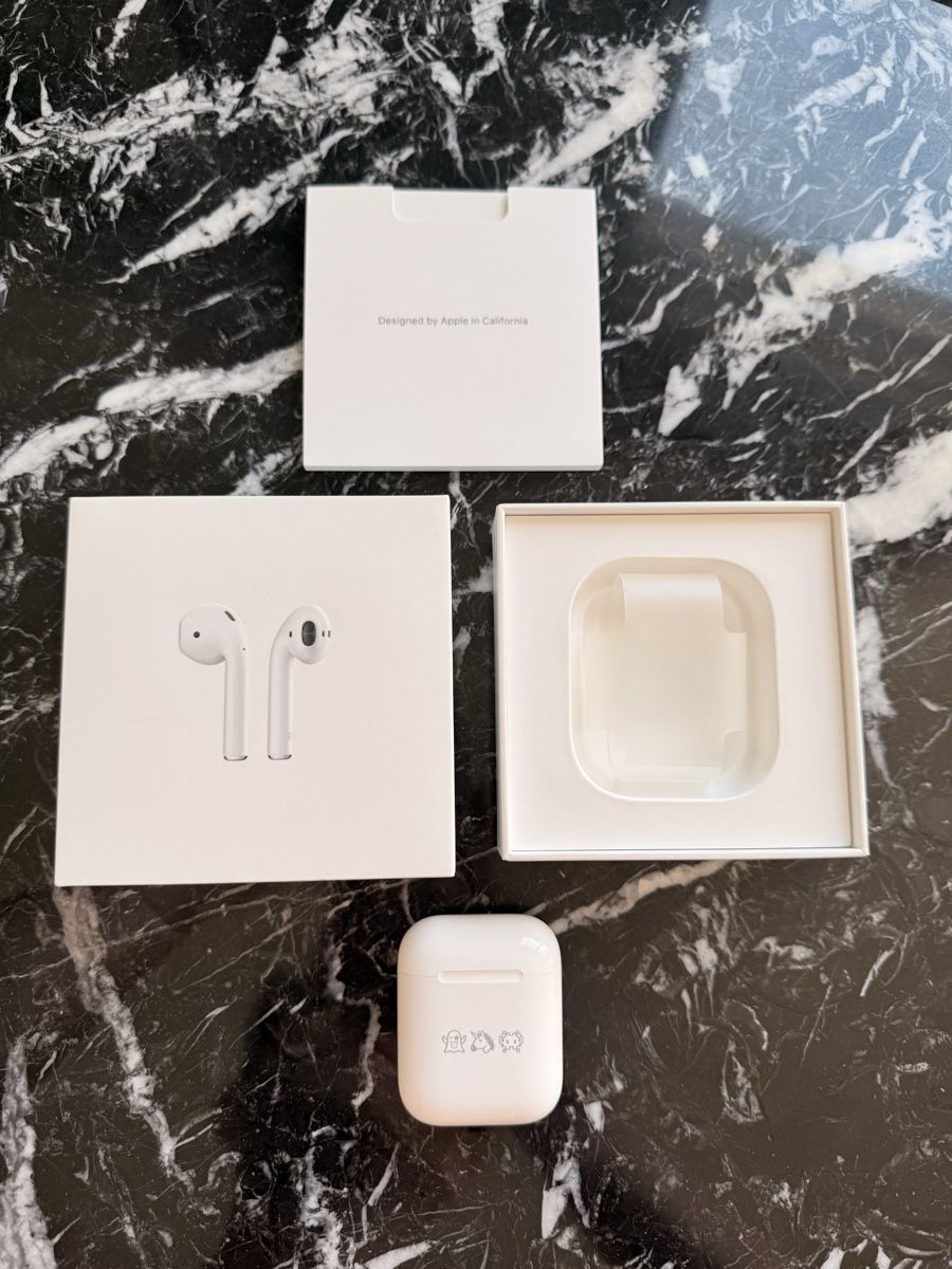 Apple Casques audio: Apple AirPods with Charging Case – Neuf avec emballage d'origine à Zürich par nicolawalter 2