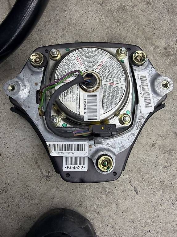 Tutti pezzi di ricambio auto: BMW Lenkrad e46 – Usato da Oberwangen b. Bern venduto da tuning1998 2
