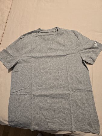 Graues T-Shirt, Grösse L - Neu & ungetragen!