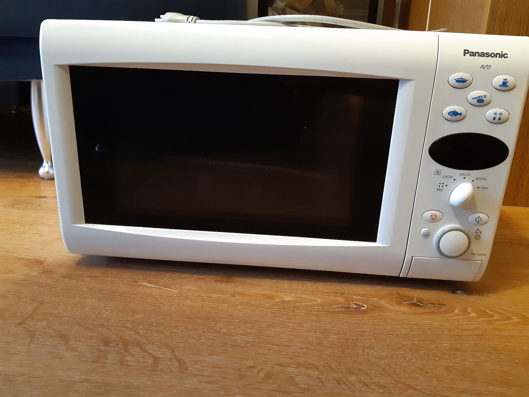 Küchengeräte: Panasonic Mikrowelle NN-S255WB WPG – Gebraucht aus Walenstadt von Gafunk