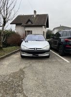 Peugeot 206, 229 000 km, bon état général (freins à réparer)
