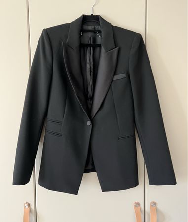 Tuxedo style structured blazer 