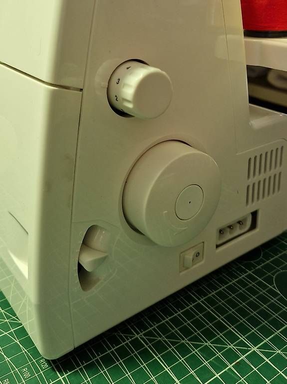 Pfaff Machines à coudre: Overlock Nähmaschine Pfaff Hobbylock 2.0 – D'occasion à Frenkendorf par Mineralwasser 3