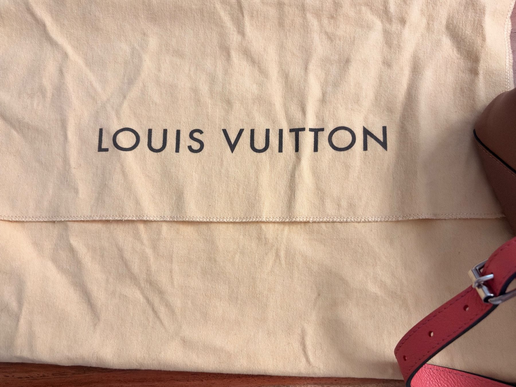 Louis Vuitton Borse da donna: Louis Vuitton Lock me Blossom Tasche – Usato da St. Moritz venduto da Capricorn88 3