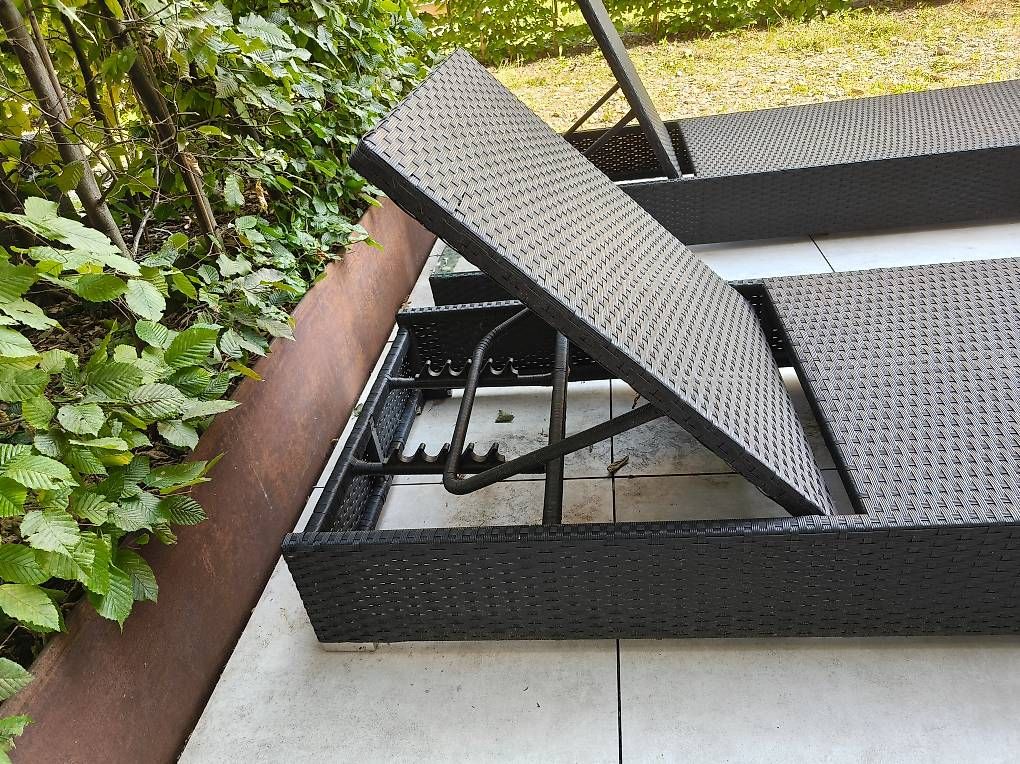 Liegen & Liegestühle: 2x Rattan-Liegestühle – Gebraucht aus St. Gallen von ps1248 1