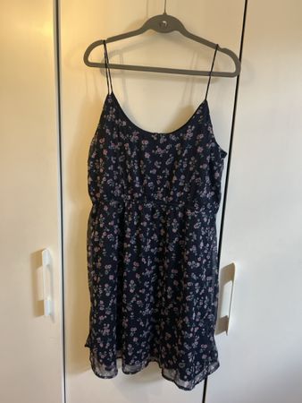 Kleid VERO MODA Blumenmuster Dunkelblau Grösse XL neuwertig