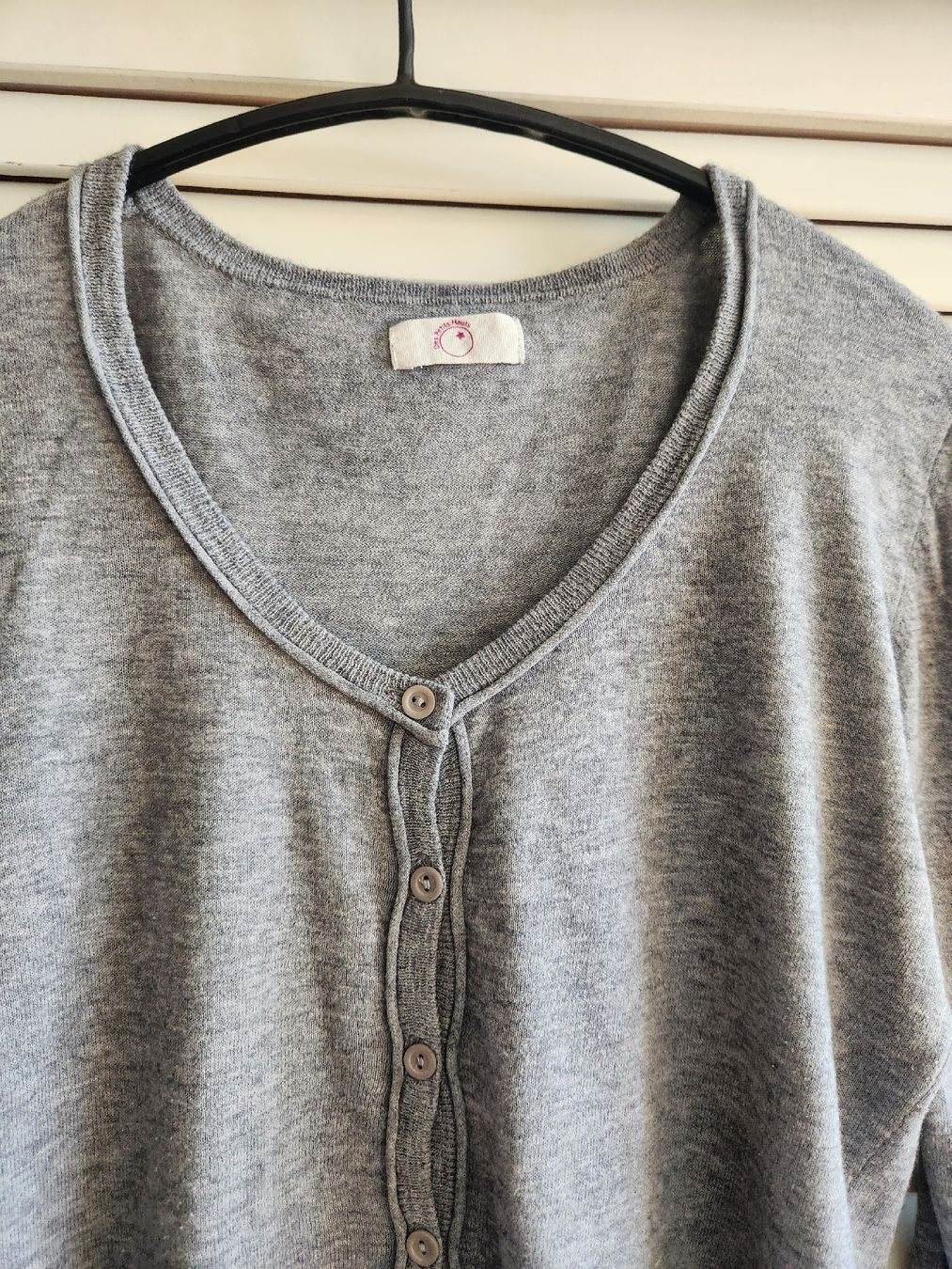 Des Petits Hauts Pullover & Sweatshirts: Des Petits Hauts cardigan gris  – Gebraucht aus Lausanne von man_rw9q 2